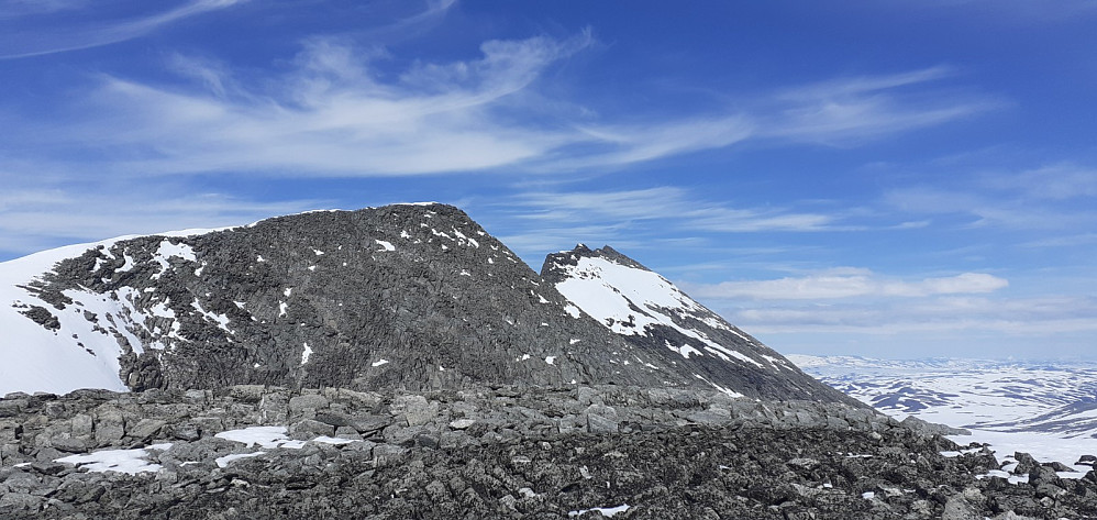 Fra skaret på toppen av Fortundalsbreen mot Tverrådalskyrkja. Toppen tar seg bra ut den, (bedre i virkeligheten enn på bildet ihvertfall).