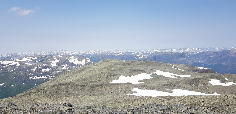 Tinderekka i Jotunheimen i det fjerne