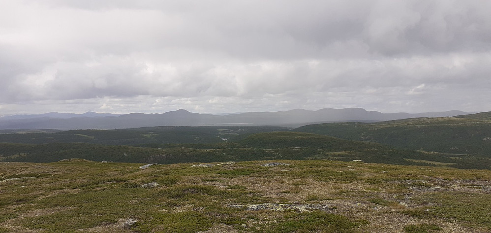 Mot Djuptjernkampen fra toppen.