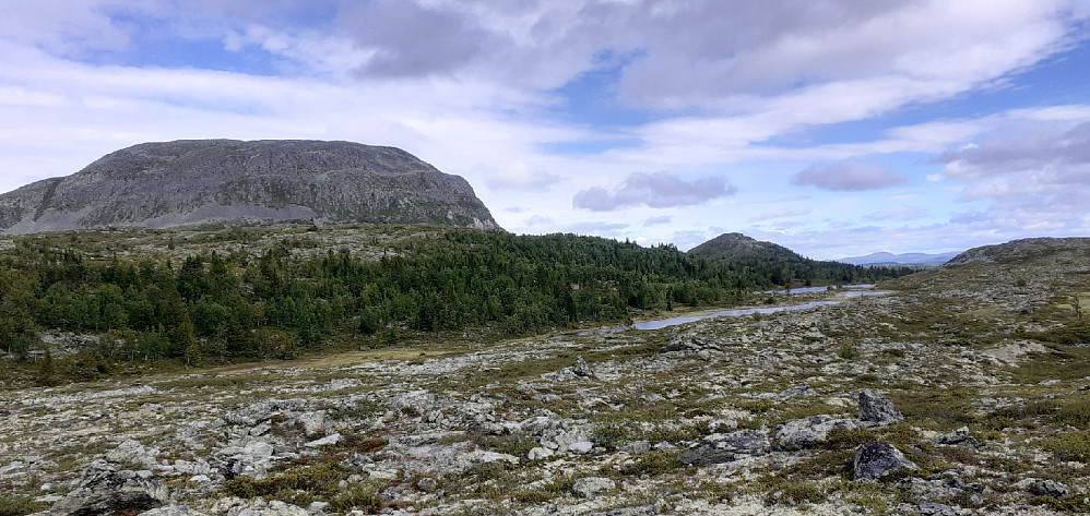 Runde- og Kalvemellen fra stidele mot Skarvemellen