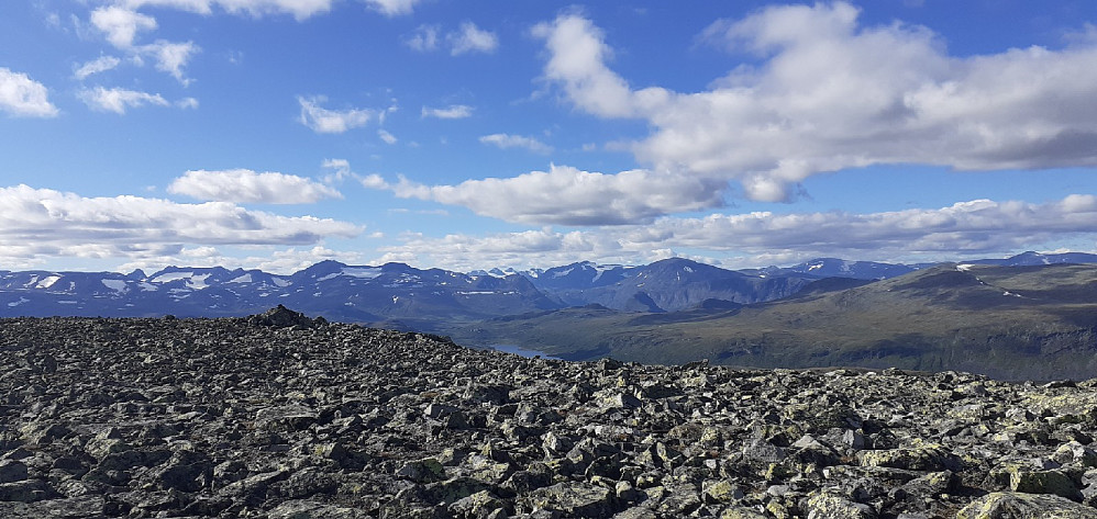 Mot Besshøe, Besseggen, Knutshøe mm fra Gråhøe