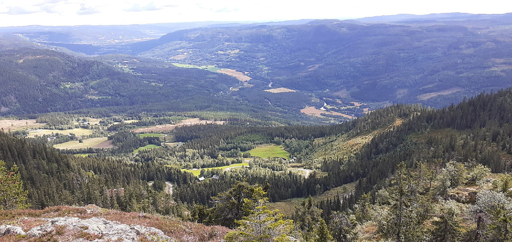 Etter alt strevet var det fint at det var litt utsikt på Vealøysa, som er det mest naturlige turmålet av de to