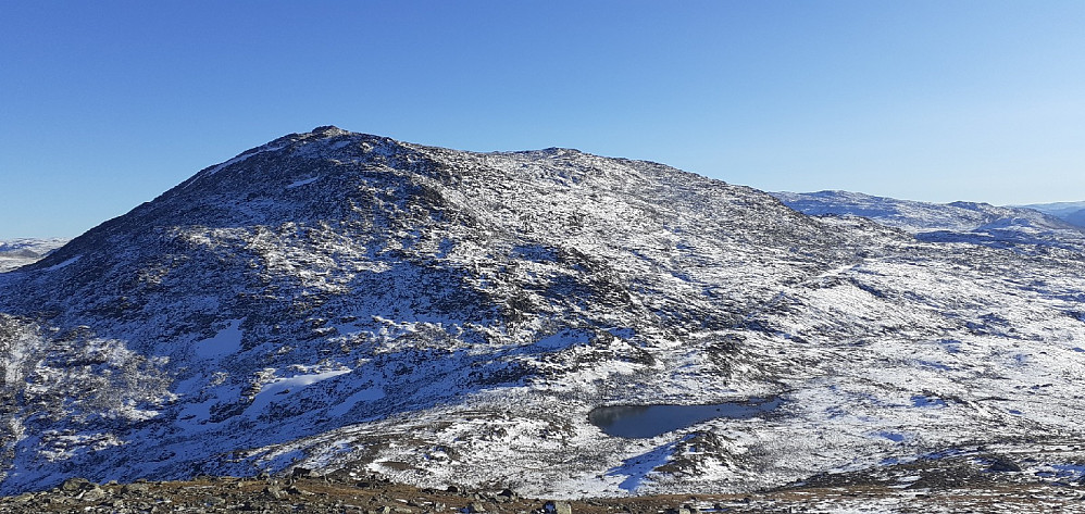 Tilbake mot Sulefjellet fra bakken opp mot Suletinden. Det virker mye mindre bratt på bildet og fra denne vinkelen. Anbefaler IKKE å gå den samme ruten som jeg fulgte denne dagen, i slike forhold..