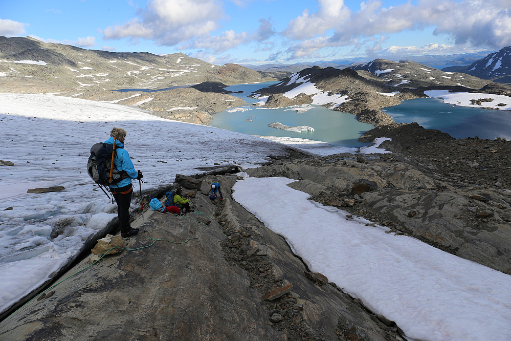 Uranosbreen er tilbakelagt, tauet er på vei ned i sekken igjen og bare retur-traskingen står igjen. I nydelig kveldssol var ikke det noe problem.