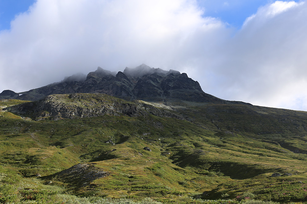 For noen kule fjell! Er det Mordor vi ser der, eller bare en skikkelig utfordring for noen som liker å gå i fjellet?