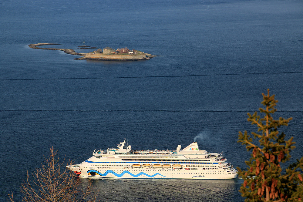 Munkholmen i nydelig vårvær.