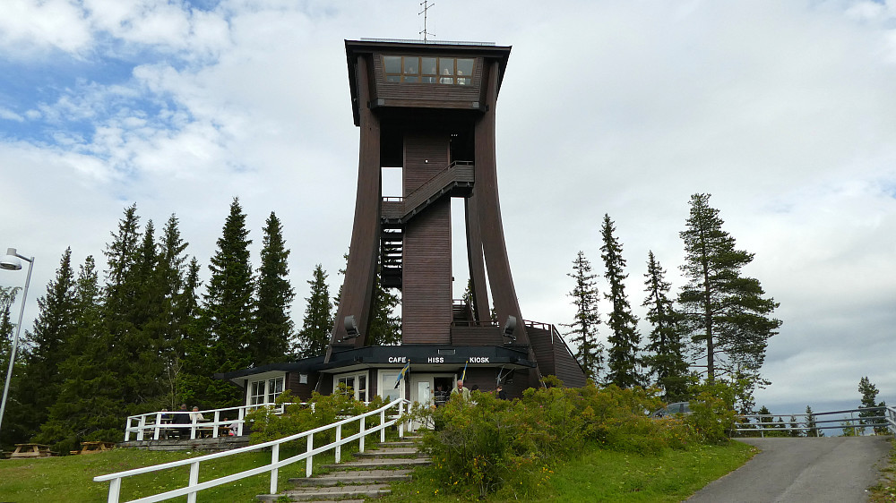 Frøsøtornet med kafe og heis opp i tårnet (må kjøpe heisbillett)