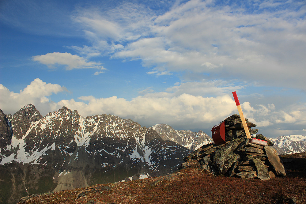 Lakselvnesåsen 734 moh.Fantastisk alpelandskap.