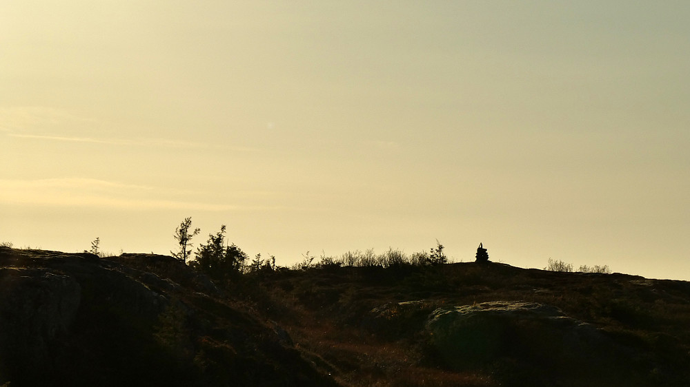 Sørheia i motlys.