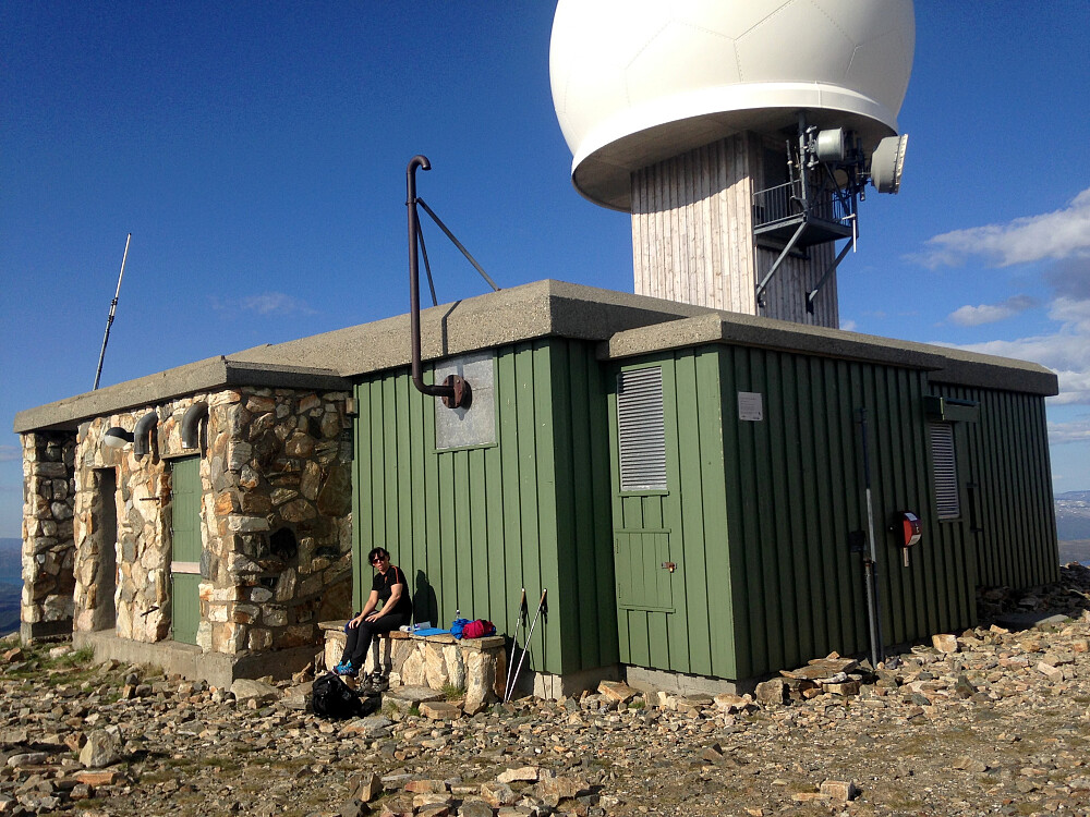 Flyradar på toppen.Fint å ta en pause i solveggen.