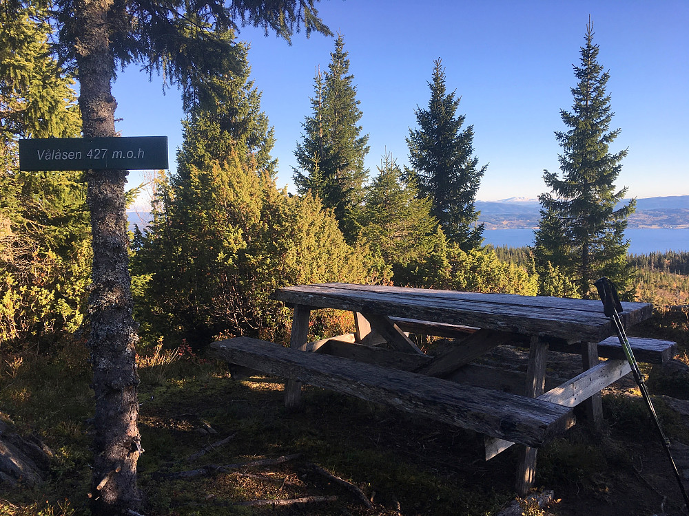 Vålåsen Sørtoppen er 420 moh. ikke 427 som det står her.