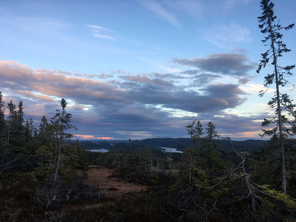 Storgrønsjøen og Litlgrønsjøn mot øst.