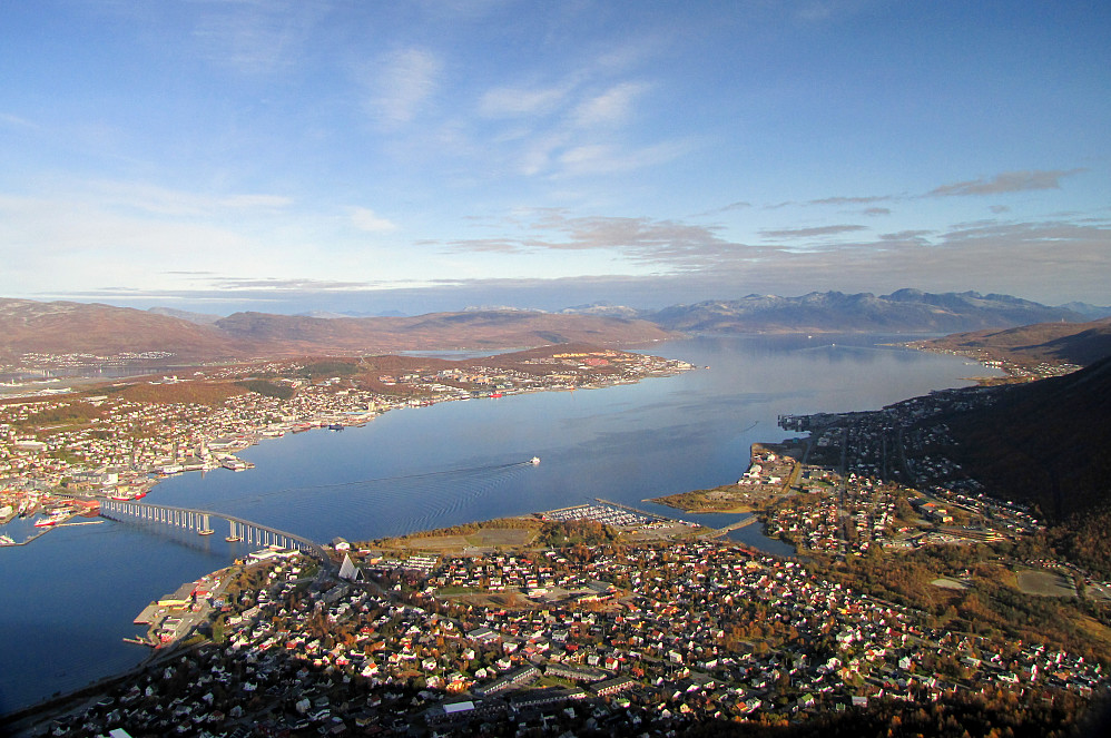Nordover Tromsøsundet.