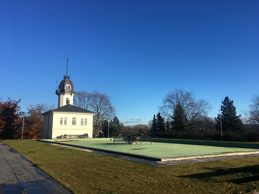 St.Hanshaugen med tomt basseng.Sesongen er vel over.