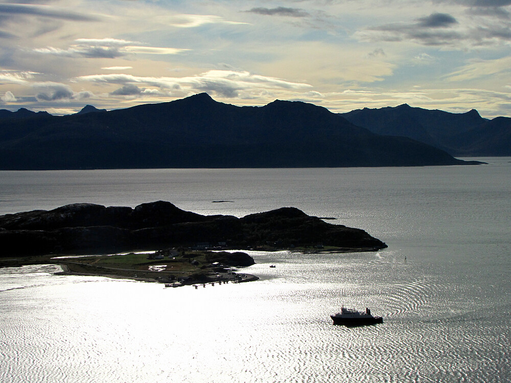 Ferga kommer fra Senja og skal anløpe Brensholmen.