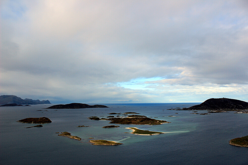 Fra venstre til høyre-Senja,Hekkingen,Edøya,Litle Sommarøya og Hillesøya.
