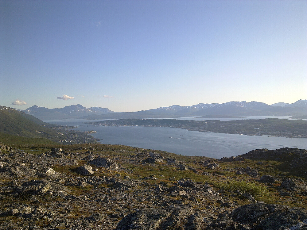 Tromsøya og Malangshalvøya i det fjerne.