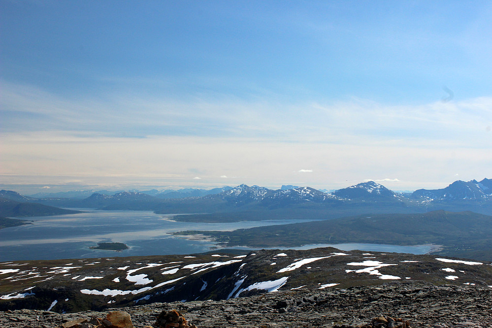 Mot sør ser vi inn Balsfjorden.