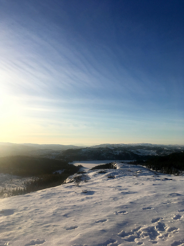 Mot Storjuvatnet.