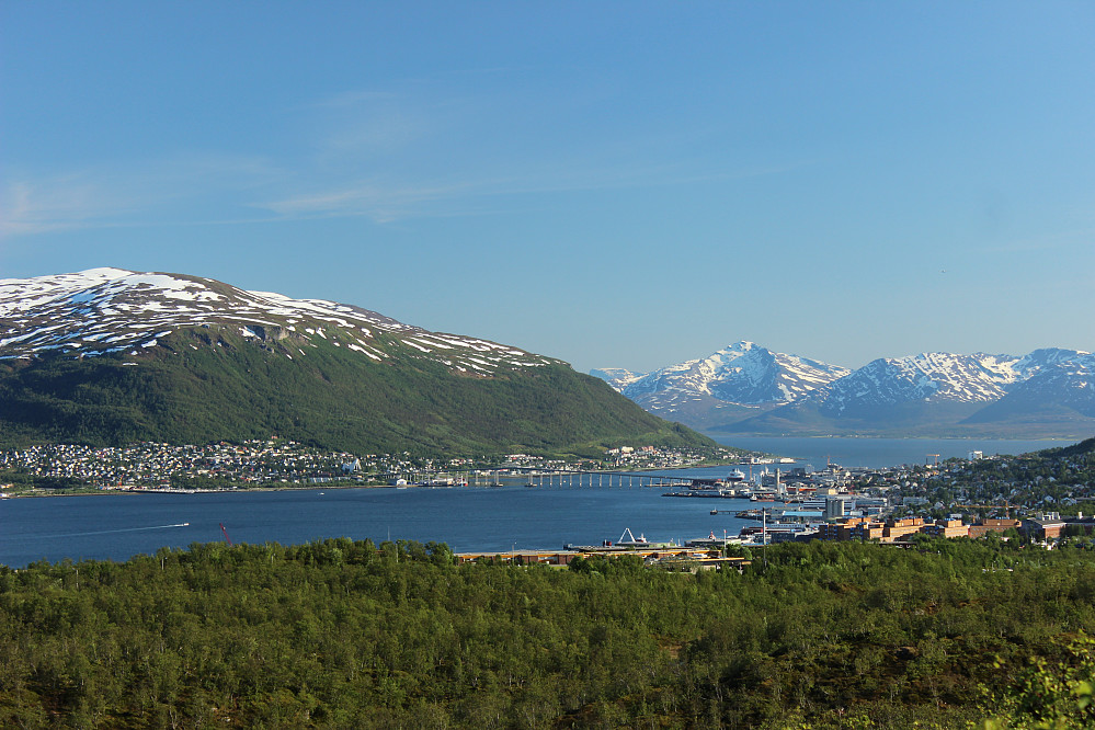Mot Tromsø sentrum og Tromsdalen.