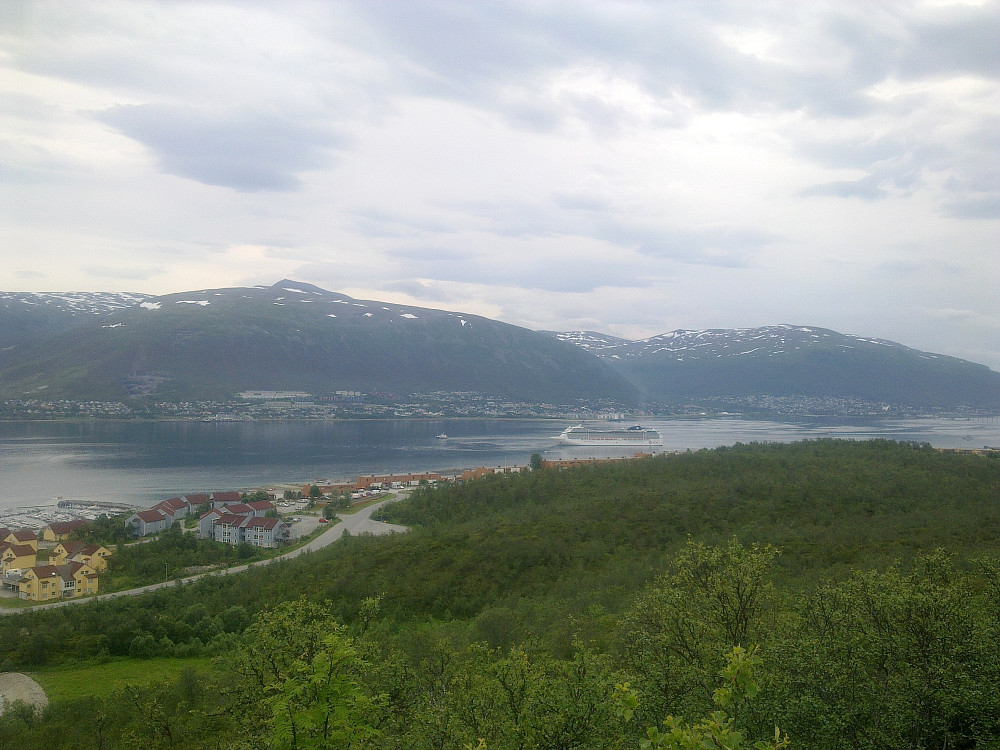 MSC Magnifica går til kai i Breivika.
