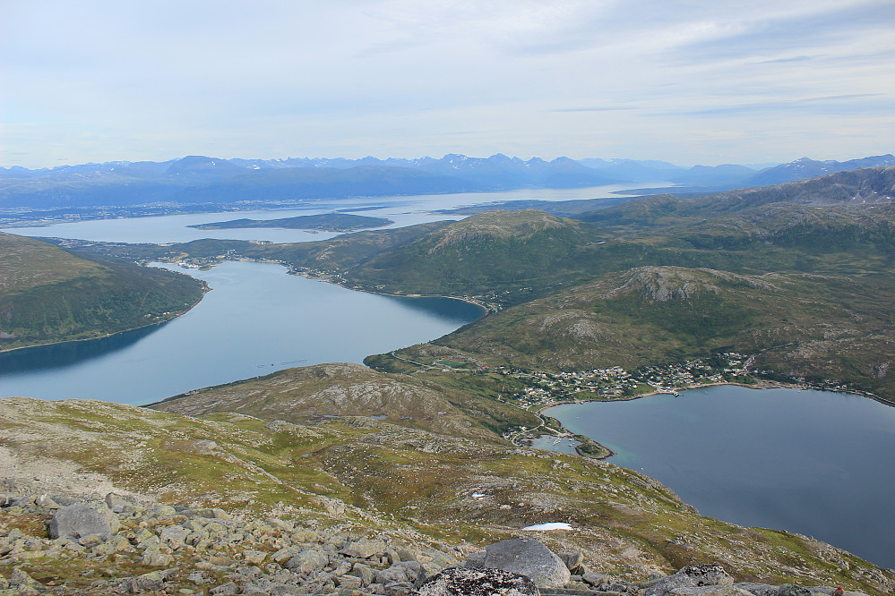 Ersfjordboten nærmest og Tromsøya i det fjerne.