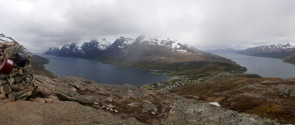 Panorama mot nord.Ersfjorden til venstre og Kaldfjorden til høyre.