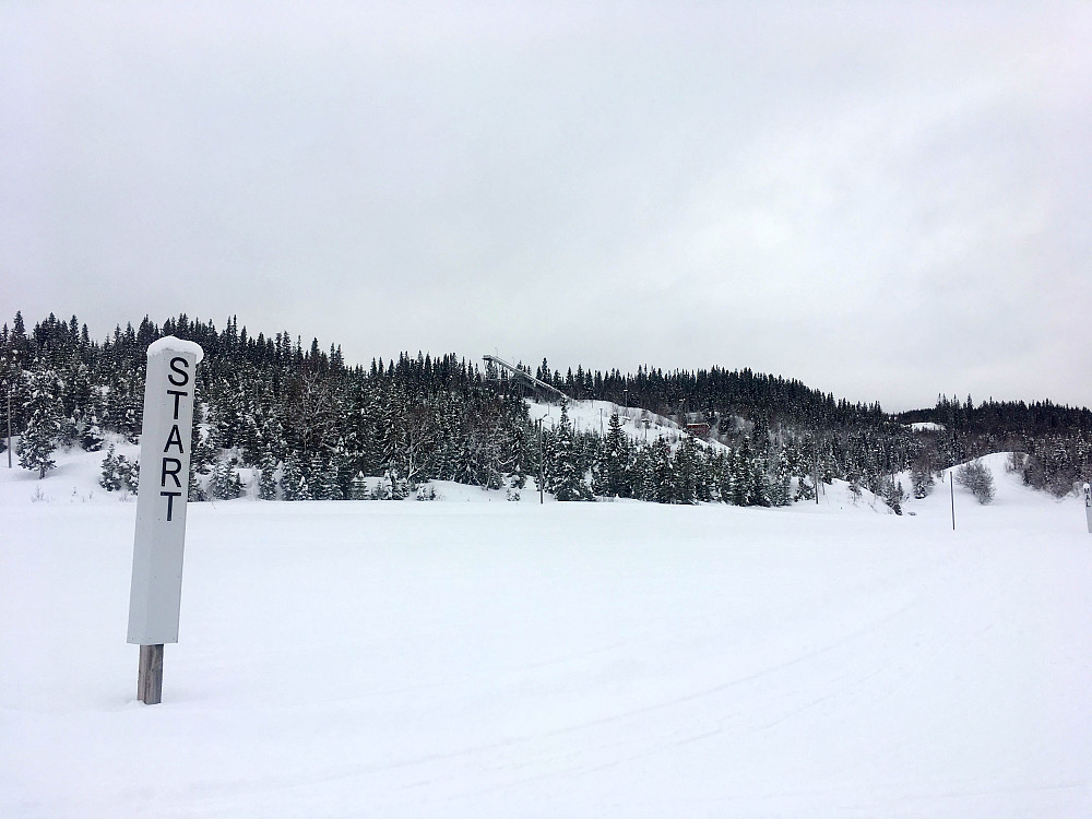 Mye snø på skistadion på Hovsteinan.
