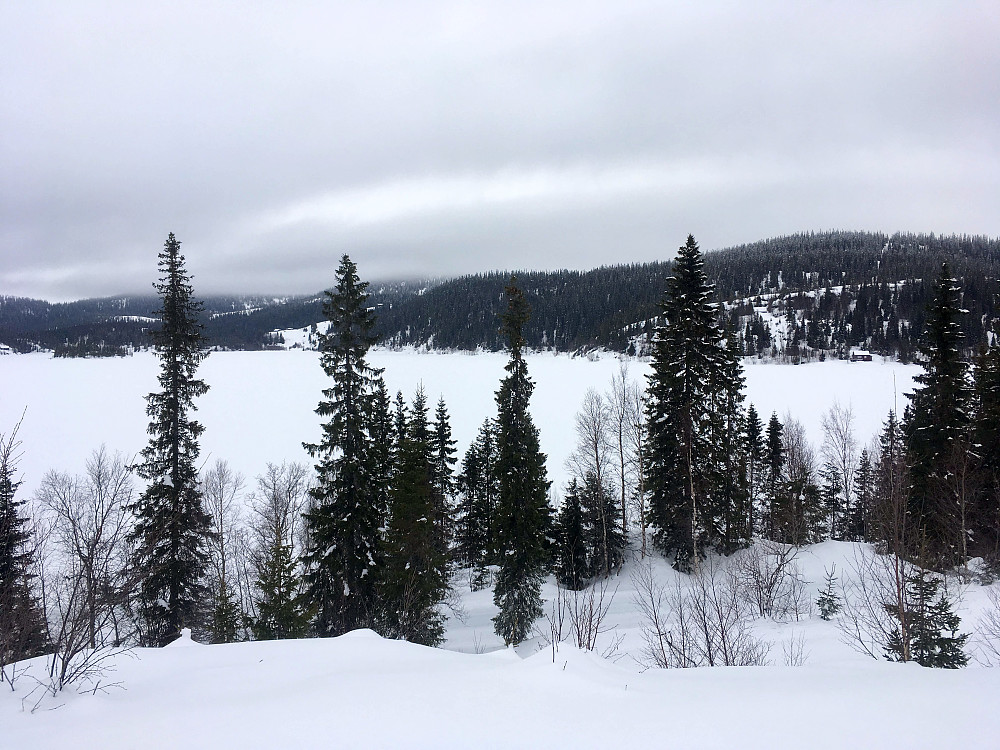 Storjuvatnet i vinterdrakt.