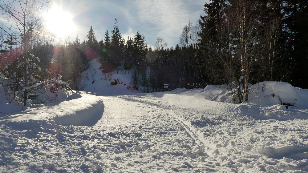 Oksåsvassveien bom ved Skjelbreikneppa var startpunkt for turen.