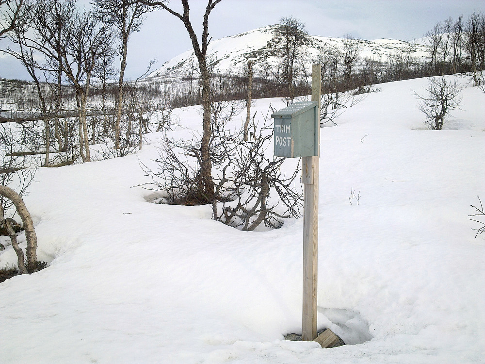 Enda litt snø ved kassen.