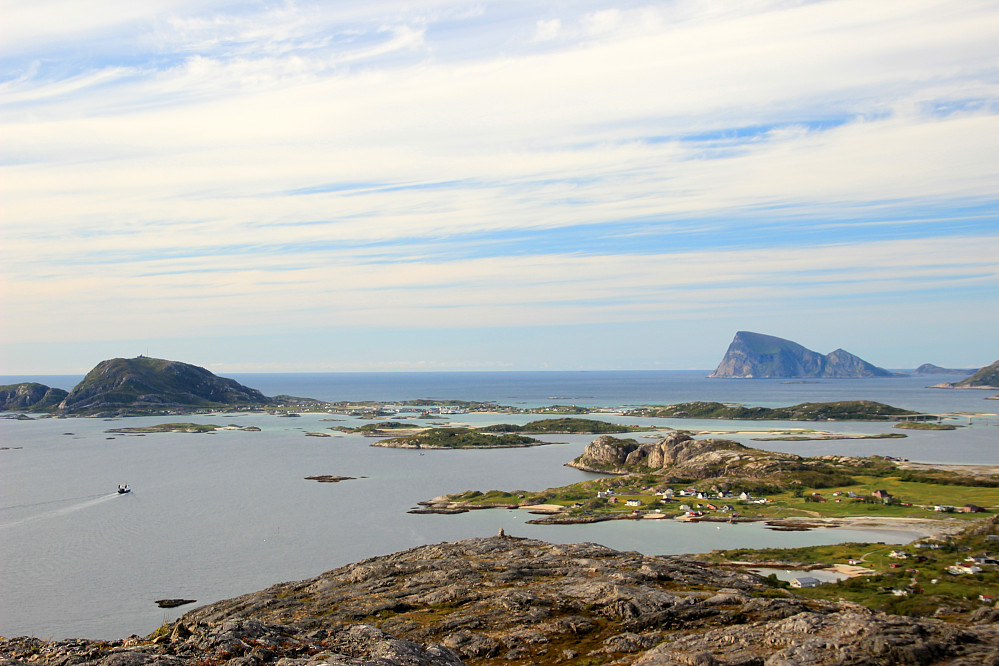 Mot Sommarøya og Hillesøya.