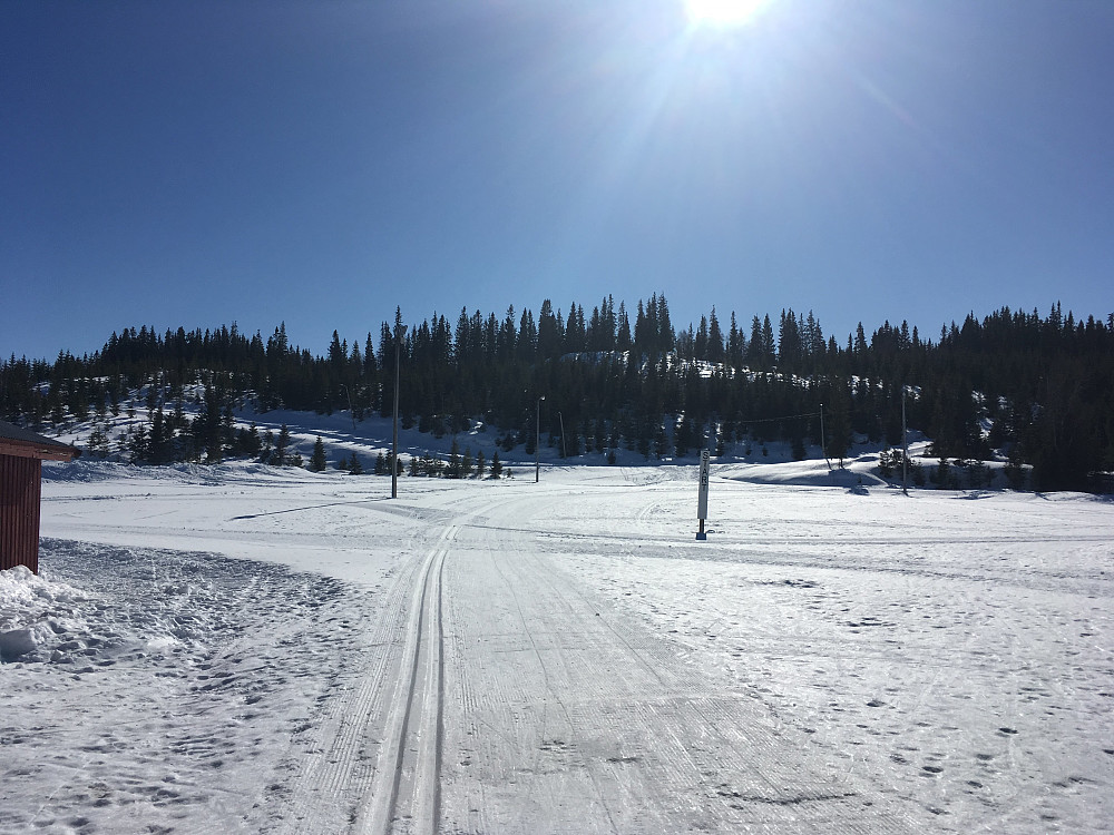 Sol og blå himmel.Dette blir en fin tur.Leksvik Skisenter.
