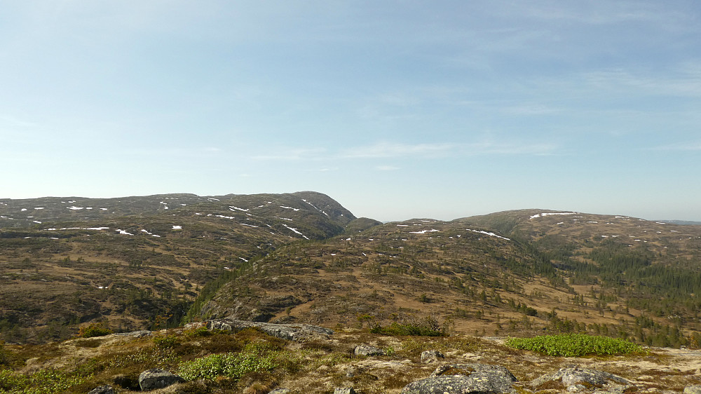 Mot Kjerringklumpen.Noen få snøflekker igjen.