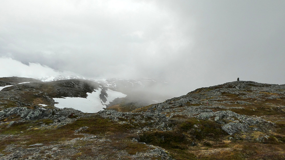 Tåken ligger tett opp mot Kjølen 790 moh.