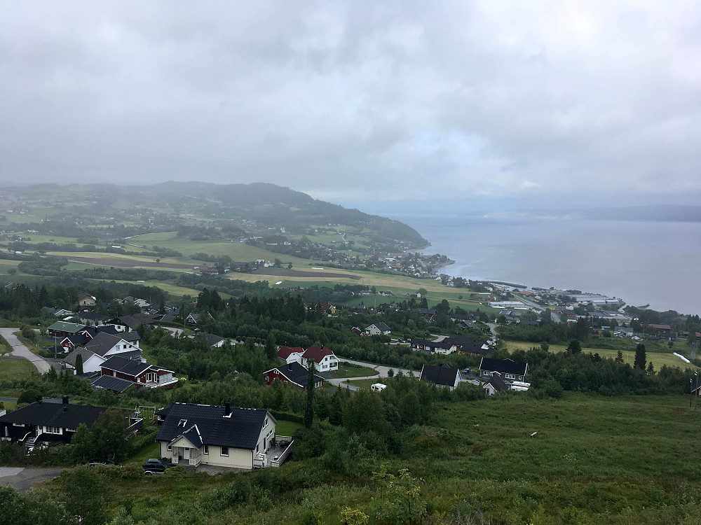 Ikke særlig koselig oppe på Storhaugen i dag.