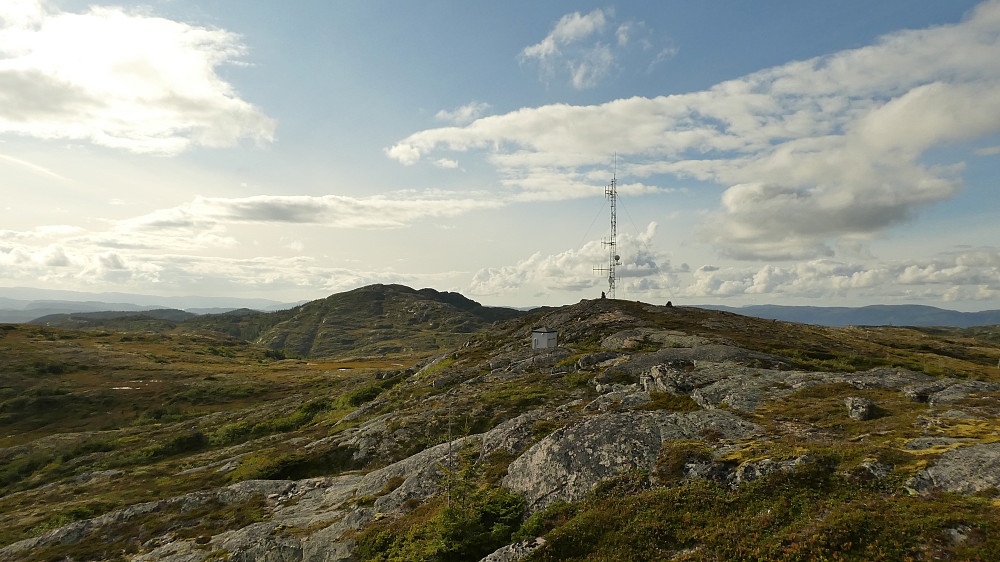 Mot vest.Aksnesklompen og Grønliklumpen.