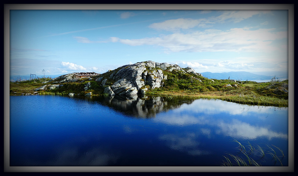 Stille vann.Tjønna på Munken.