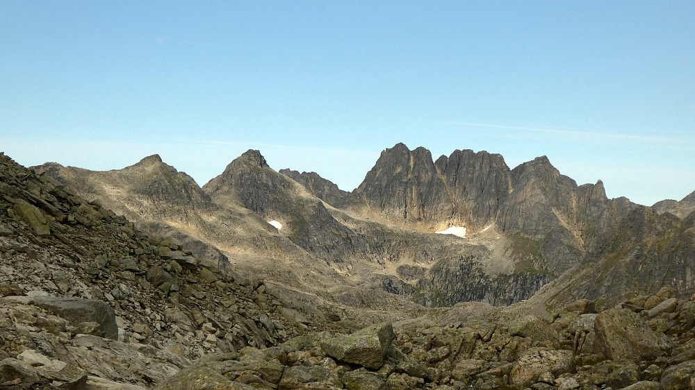 Ser over Ersfjorden mot Zapffetoppen 1016 moh.