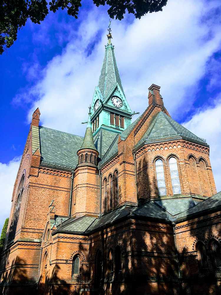 Sagene Kirke.Et landemerke i området.