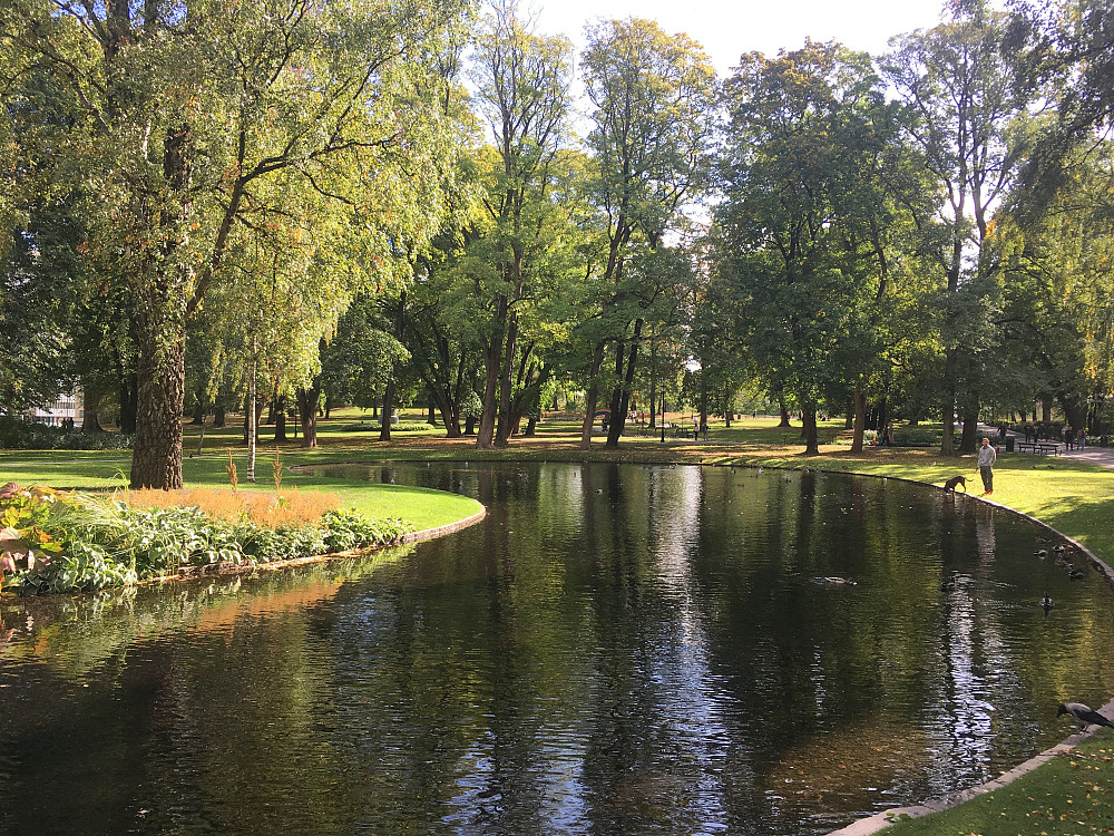 Høsten har også kommet til Slottsparken.