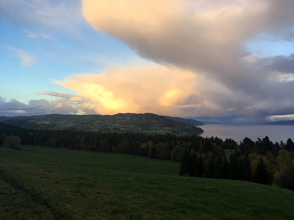 Fra Brekka mot Leksvik Sentrum.