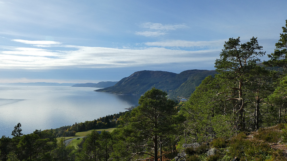 Mot Munken 518 moh.Her er det en flott klatresti.Via Ferrata.