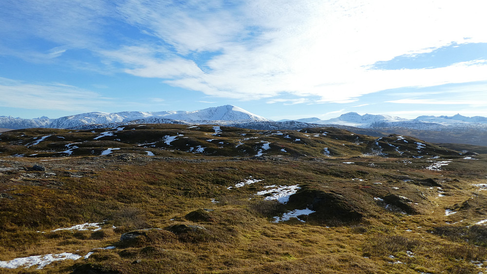 Mot Åsfjellet 340 toppen.Nonstinden 1113 moh, bak.
