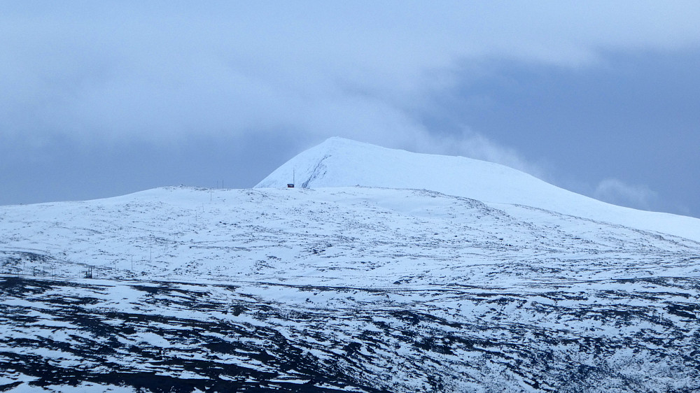 Vinter oppe på Tromsdalstinden nå.Nordfjellet 626 moh, forran.