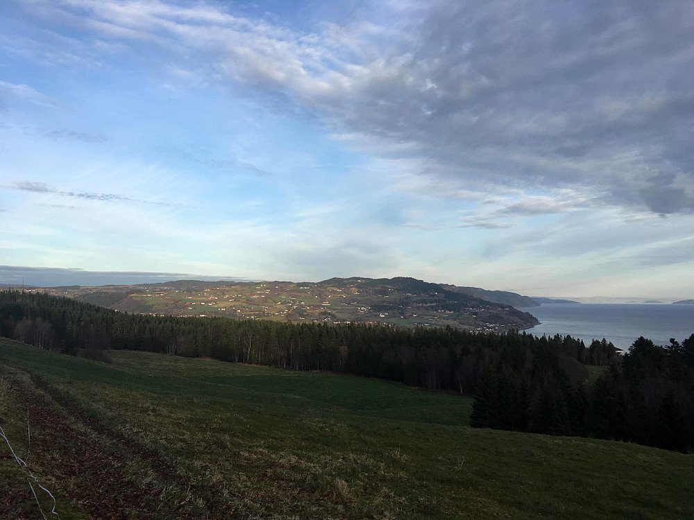 Leksvika sett fra Brekka.
