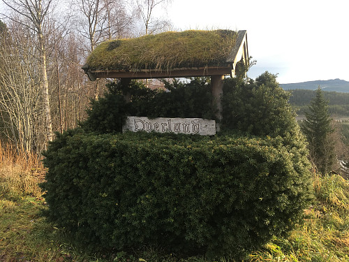 Noen har brukt hekksaksa her.