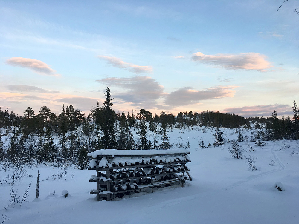 Korsmyra.Her har noen vært på ski.
