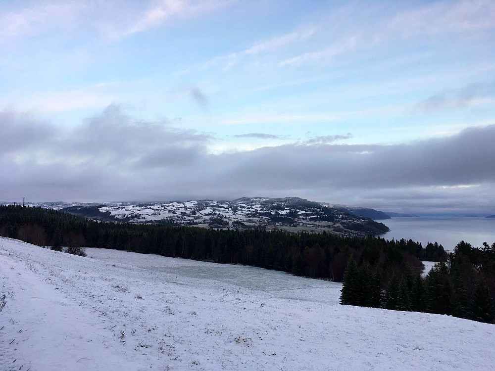Leksvika sett fra Brekka.