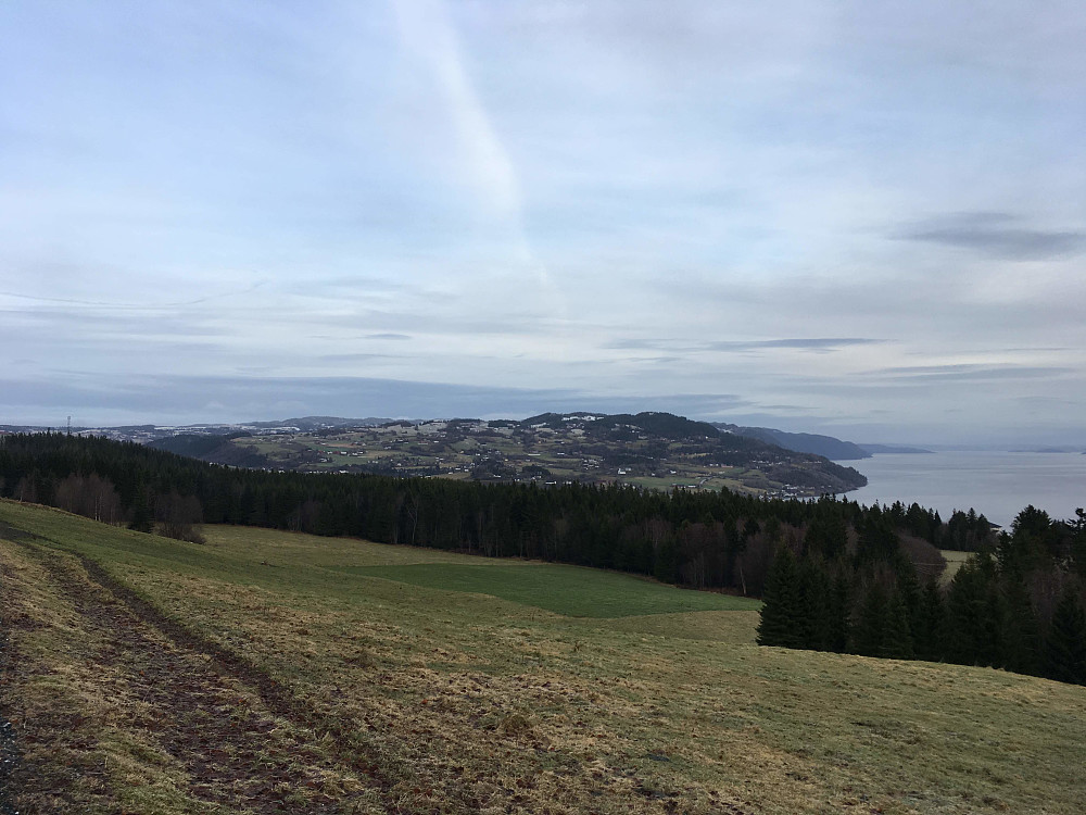 Fra Brekka mot sentrum.Vinteren har tatt en kort pause.